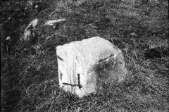 zbytky stavebních kamenů kostela