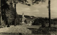 dobová pohlednice vsi s kostelem