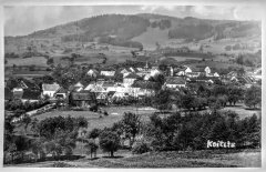 historické foto vsi s kostelem