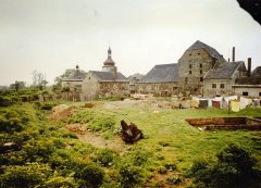 kostel a bývalá tvrz