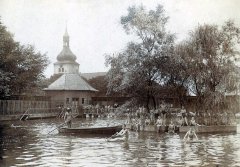 historické foto vsi s kostelem
