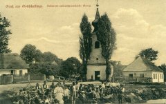 dobová pohlednice vsi s kaplí