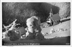 kaple na dobové pohlednici