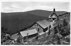 kaple na dobové pohlednici