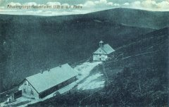 dobová pohlednice s původní kamennou kaplí