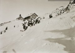 historické foto původní kamenné kaple