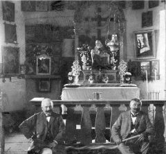 historické foto interiéru původní kamenné kaple