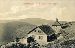 kaple na dobové pohlednici