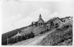 kaple na dobové pohlednici