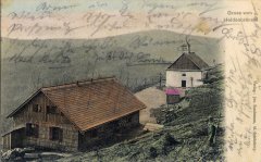 původní kamenná kaple na dobové pohlednici