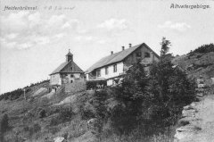 kaple na dobové pohlednici