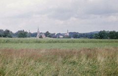 historické foto kostela (v popředí)