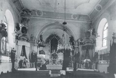 historické foto interiéru kostela (zadní část)