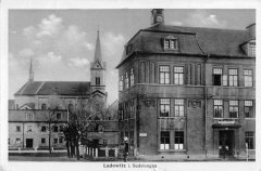 dobová pohlednice vsi s kostelem