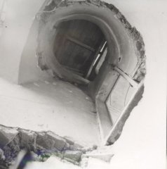 historické foto interiéru kostela - pohled do krovu věže