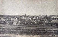 historické foto vsi s kostelem
