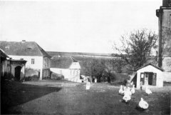 historické foto části kostela (zcela vpravo)