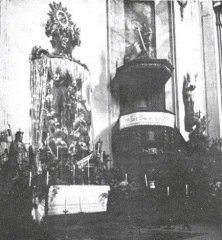 historické foto kazatelny a bočního oltáře kostela