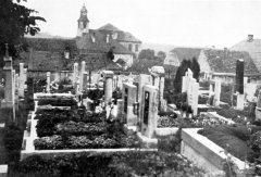 historické foto kostela (v pozadí)