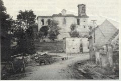 historické foto vypáleného kostela