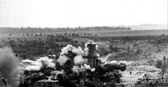 historické foto odstřelu kostela