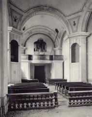 historické foto interiéru kostela  - přední část