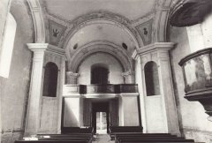 historické foto interiéru kostela - přední část