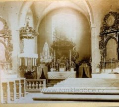 historické foto interiéru kostela
