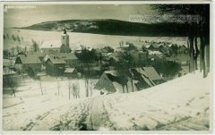 celkový pohled na ves s kostelem