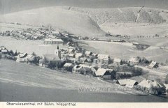 dobová pohlednice vsi s kostelem