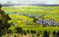 dobová pohlednice vsi s kostelem (vlevo)