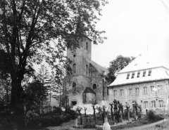 kostel bezprostředně před odstřelem