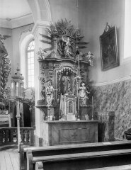 historické foto interiéru kostela - postranní oltář Srdce Ježíšova