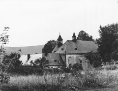 historické foto kostela (v pozadí)