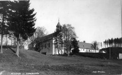 kostel na dobové pohlednici