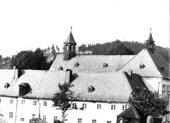 historické foto obou kostelů (kostel sv. Františka vpravo)