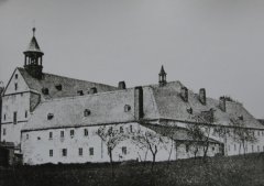 historické foto klášterního komplexu s oběma kostely