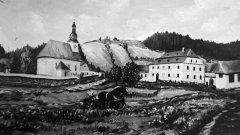 obraz s námětem kostela (vlevo) a rychty
