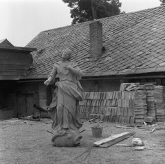 socha z kostela