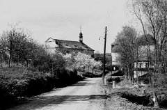 historické foto kostela a zvonice
