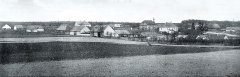 historické foto vsi s kostelem