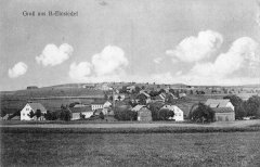 dobová pohlednice vsi s kaplí