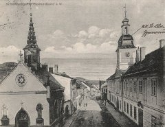 historické foto kostela (vlevo)