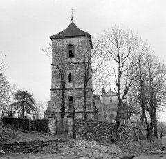 historické foto kostela (v pozadí)