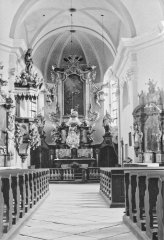 historické foto interiéru kostela (zadní část)