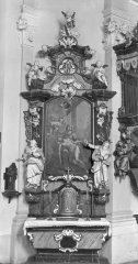 historické foto interiéru kostela (boční oltář)