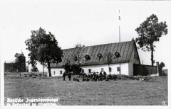 historické foto kostela (vlevo v pozadí)