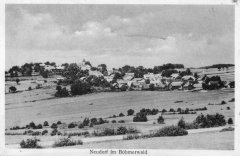 dobová pohlednice vsi s kostelem