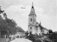 dobová pohlednice vsi s kostelem - výřez