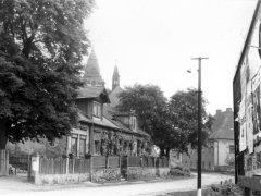 historické foto vsi s kostelem